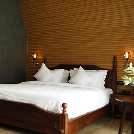 Leela'S 7Th Heaven Resort & Spa Trikunnapuzha エクステリア 写真
