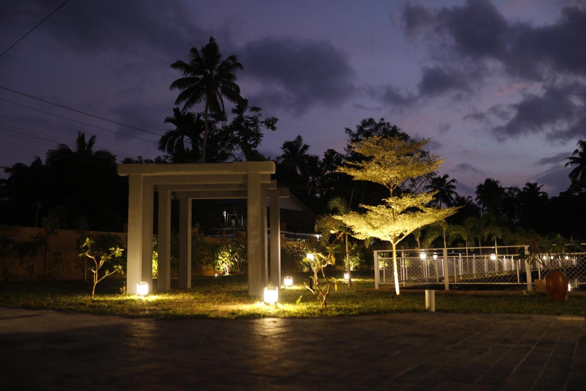 Leela'S 7Th Heaven Resort & Spa Trikunnapuzha エクステリア 写真