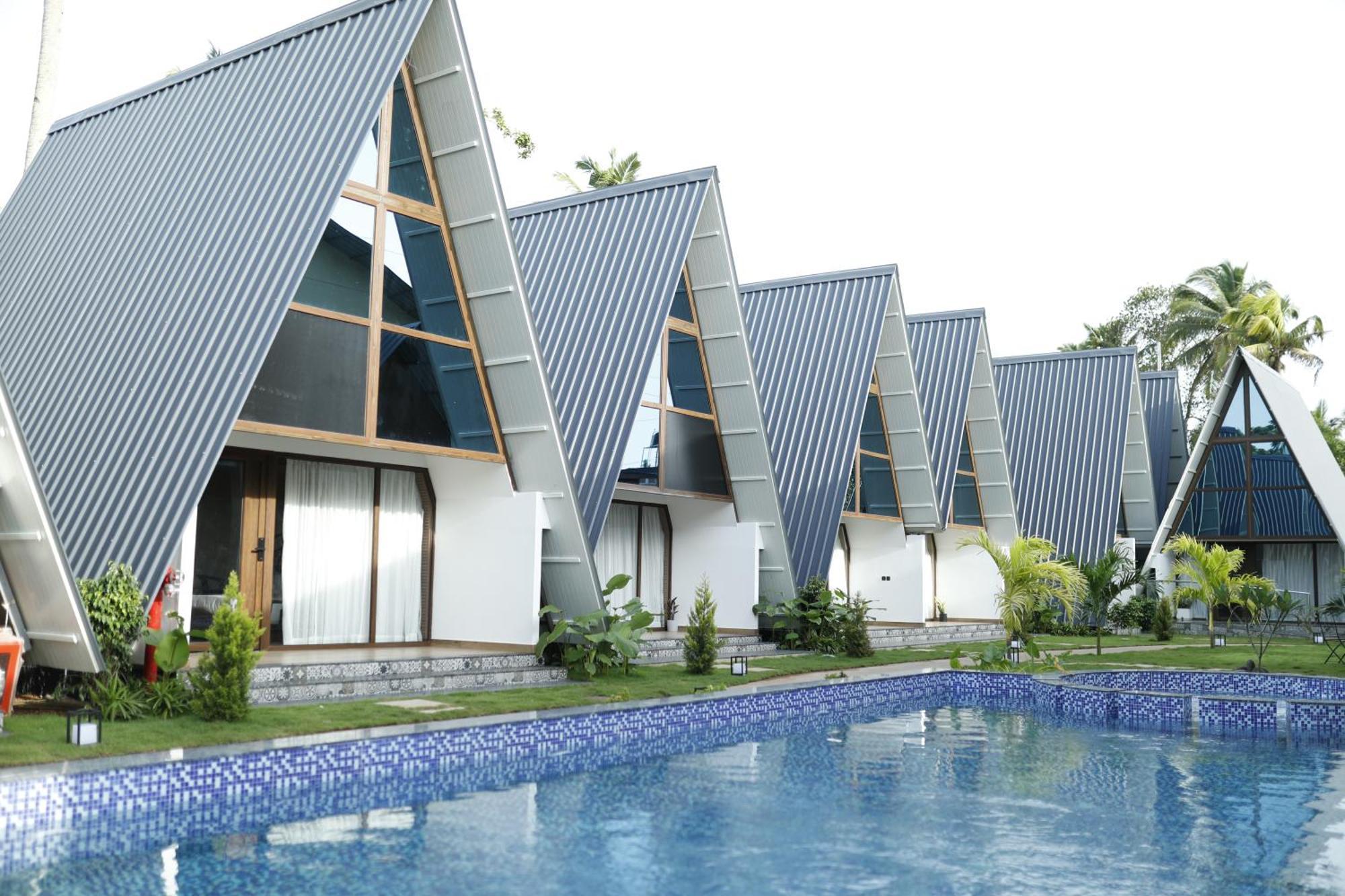 Leela'S 7Th Heaven Resort & Spa Trikunnapuzha エクステリア 写真